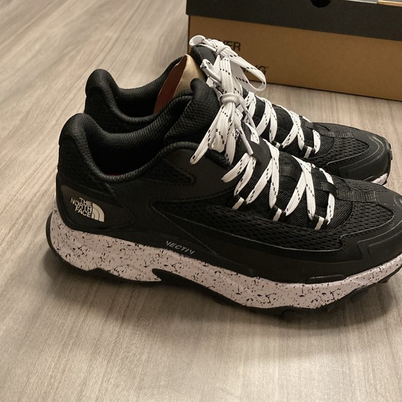 EUC TNF Vectiv Taraval. Size 7.5. - Picture 3 of 9